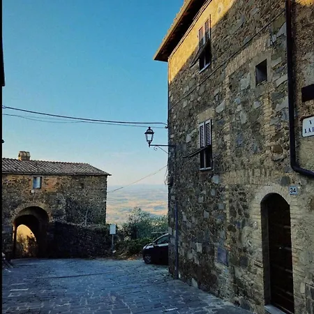 Corner Nest In Montalcino